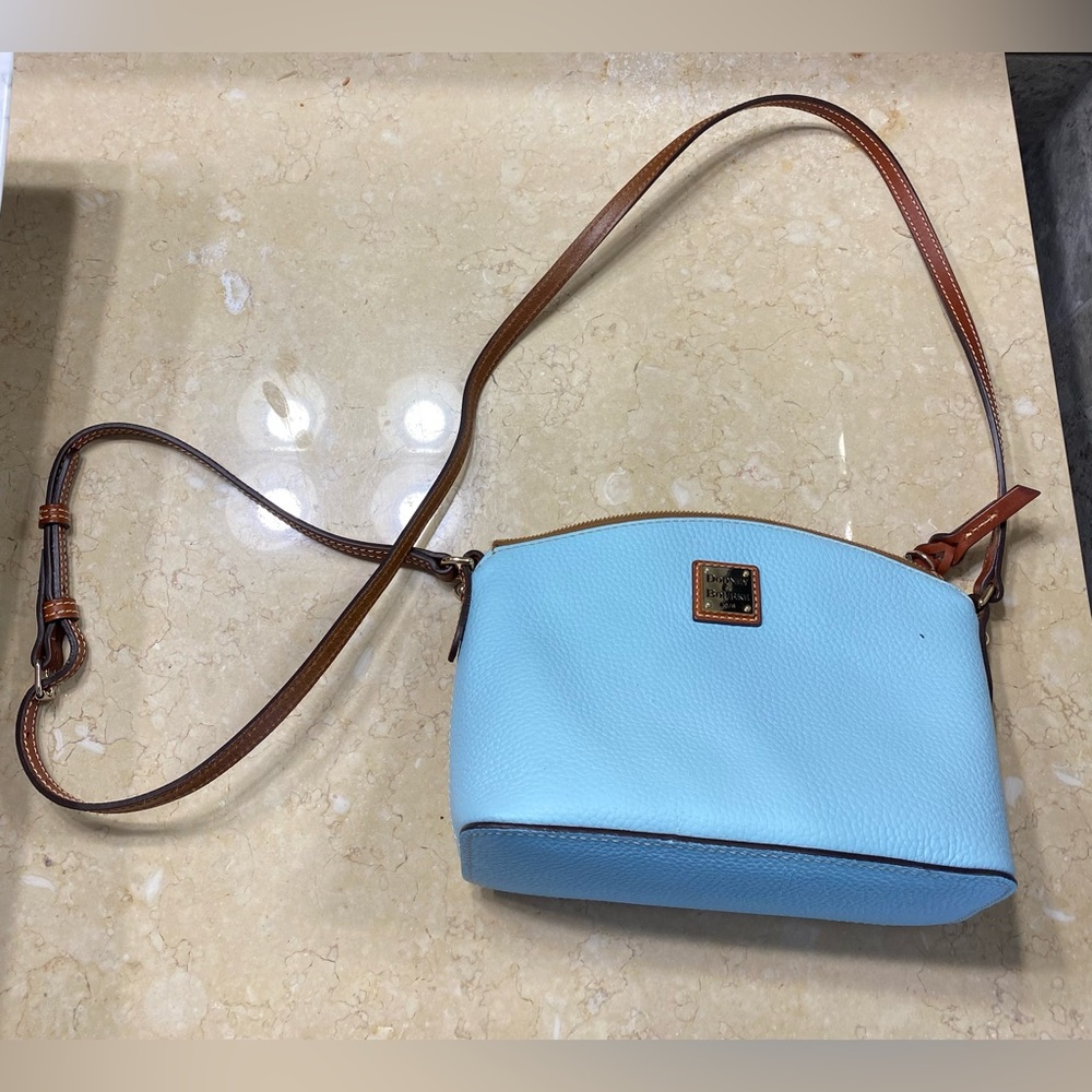 Pebble Grain Robin Crossbody